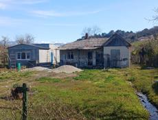 Земелный участок с домом на Мачарке