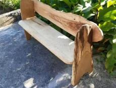 Деревянные столы и стулья 