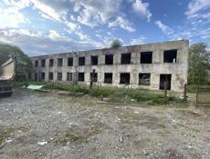 Продается двухэтажное здание площадью 803 кв.м  на участке 35 соток. 