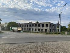 Продается двухэтажное здание площадью 803 кв.м  на участке 35 соток. 