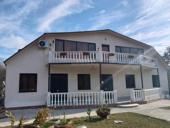 СДАЮ КОМ В ГОСТИВОМ ДОМЕ. 