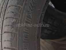 2 Шины б/у  R18 235/50