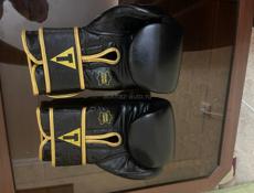 Боксерские перчатки 