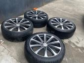 Комплект колес с резиной и с родными болтами 20 размер