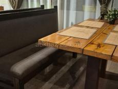 Комплекте столы диваны для кафе.  