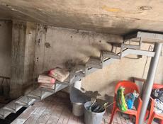 Лестница с перилами