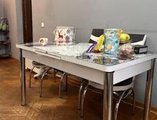 Продам  стол с раздвижным механизмом 