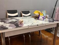 Продам  стол с раздвижным механизмом 