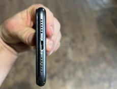 Продаю 11 айфон 