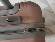 Чемодан размер M