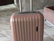 Чемодан размер M