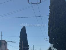 УГЛОВОЙ УЧАСТОК В СУХУМЕ НА МАЯКЕ