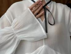 Блузка с воланами.