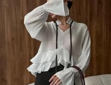 Блузка с воланами.