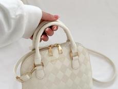 Белая сумочка 