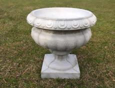 Садовый вазон 