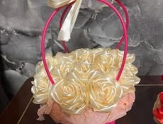 Розы из ленты .