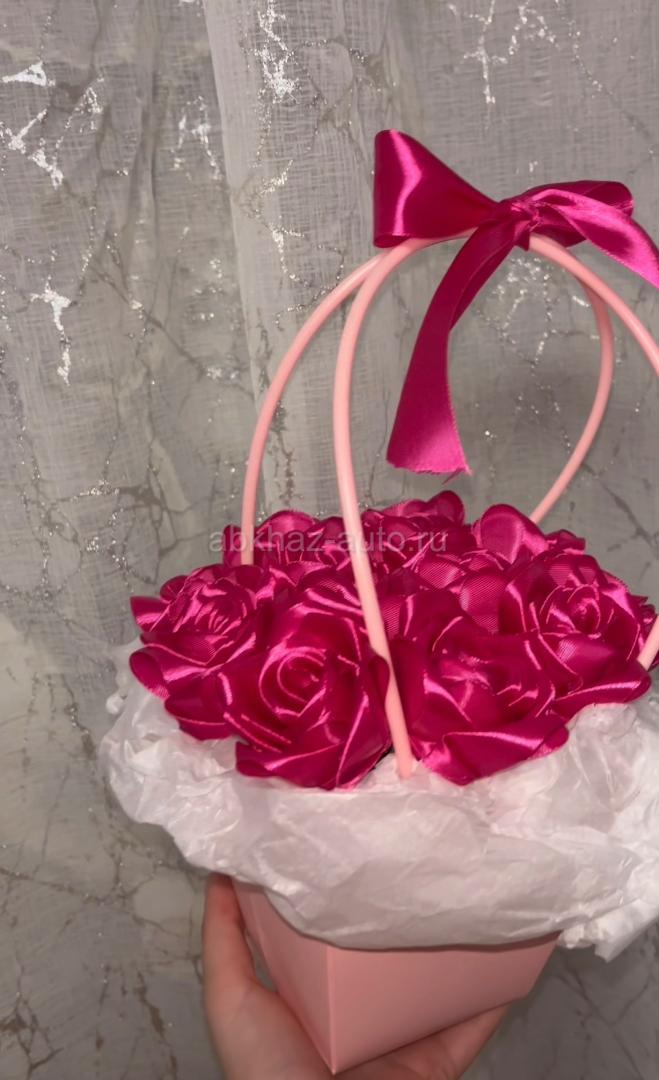 Розы из ленты .