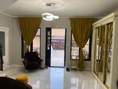 У Моря на Маяке на против свадебного зала Дельмар , 