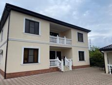 У Моря на Маяке на против свадебного зала Дельмар , 