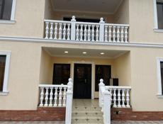 У Моря на Маяке на против свадебного зала Дельмар , 