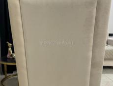 ПРОДАЕТСЯ ДИВАН С ДВУМЯ КРЕСЛАМИ 