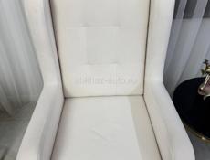 ПРОДАЕТСЯ ДИВАН С ДВУМЯ КРЕСЛАМИ 