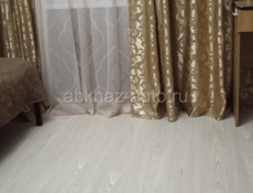 Сдам  на круглый год приезжим однокомнатную просторную квартиру ,на новом районе. .    90.