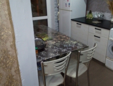 Сдам  на круглый год приезжим однокомнатную просторную квартиру ,на новом районе. .    90.