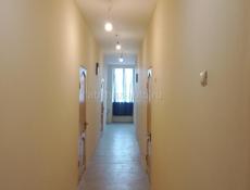 Сдаю в центре города Гагра в гостевом  до моря 200 метровдоме   три комнаты двухместные и трёхместные с  всеми удобствами 