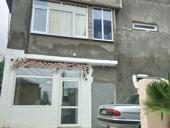 Сдается двухместный номера в центре Гагра на круглый год, есть все коммуникации до поря 200 м, номера есть с кондиционером и без него , общая кухня имеется  балкон для сушки белья, интернет 