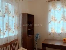 Сдается двухместный номера в центре Гагра на круглый год, есть все коммуникации до поря 200 м, номера есть с кондиционером и без него , общая кухня имеется  балкон для сушки белья, интернет 