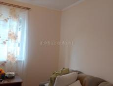 Сдается двухместный номера в центре Гагра на круглый год, есть все коммуникации до поря 200 м, номера есть с кондиционером и без него , общая кухня имеется  балкон для сушки белья, интернет 