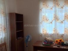 Сдается двухместный номера в центре Гагра на круглый год, есть все коммуникации до поря 200 м, номера есть с кондиционером и без него , общая кухня имеется  балкон для сушки белья, интернет 