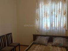 Сдается двухместный номера в центре Гагра на круглый год, есть все коммуникации до поря 200 м, номера есть с кондиционером и без него , общая кухня имеется  балкон для сушки белья, интернет 