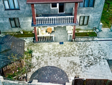 Участок с 2 домами