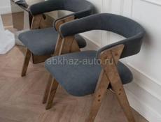 Комплект из четырех стульев новые