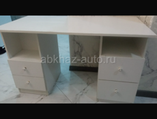 Письменный стол,в хорошем состоянии 