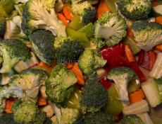 Повар на салаты