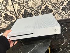 Продаю Xbox one S 10-15  цена , или же предложите свою цену , торг уместен писать и звонить только на ВАЦАП !!! Без дела не звонить !