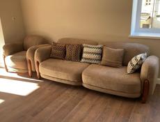 Продается диван с креслами 