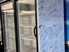 Холодильники , пивной аппарат 