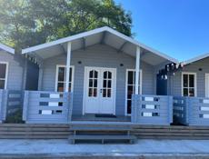 Домики и номера на берегу моря в Пицунде