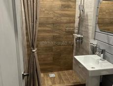 Домики и номера на берегу моря в Пицунде