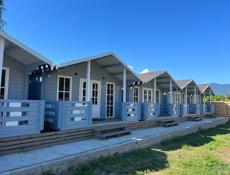 Домики и номера на берегу моря в Пицунде