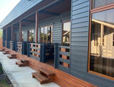 Домики и номера на берегу моря в Пицунде