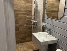 Домики и номера на берегу моря в Пицунде