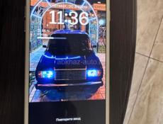 Продаю айфон 8+