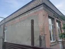 Срочно продается дом 2х этажный пластиковые окна требуется косметически ремонт  полтора км от центральной трассы 