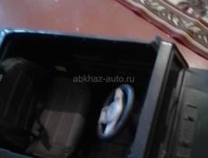 Машинка большая в хорошем состоянии зарядка в подарок пользовались 2 месяца все хорошо едит без царапин покупали за 14000